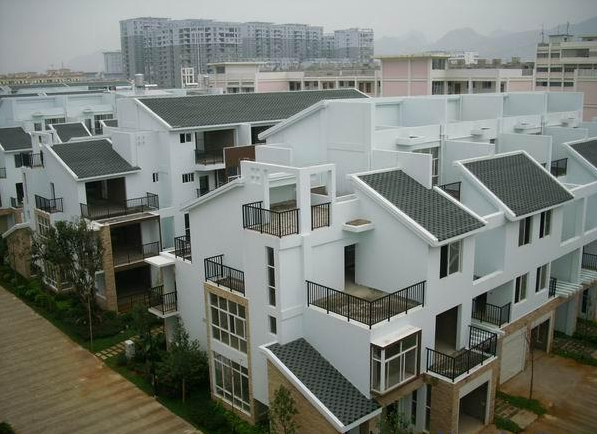雙層菱形油氈瓦施工效果圖展示(圖1) 雙層菱形油氈瓦屋面施工效果圖展示