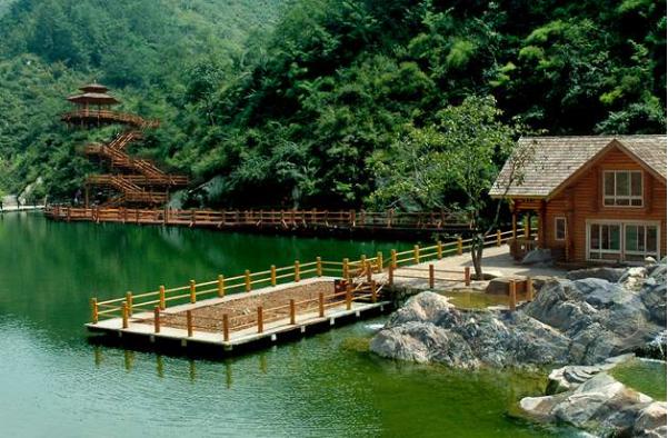 迪斯卡維全體員工九如山一日游(圖2) 迪斯卡維油氈瓦業(yè)九如山一日游之潭潭碧水
