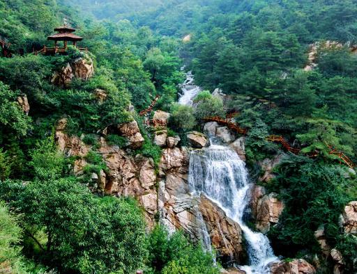 迪斯卡維全體員工九如山一日游(圖3) 迪斯卡維油氈瓦業(yè)九如山一日游之銀珍飛瀑